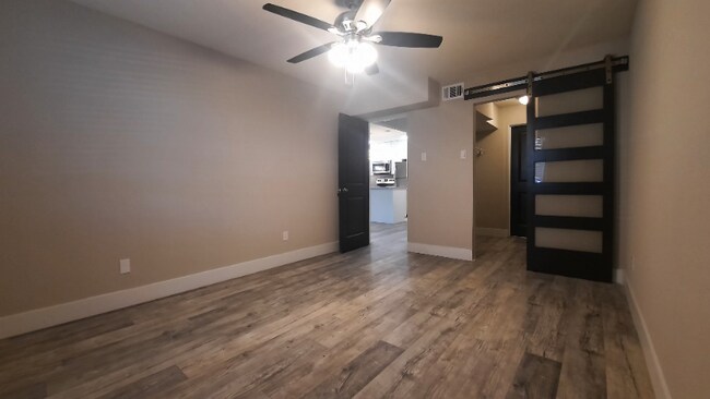 Foto del edificio - 8717 Watson Rd