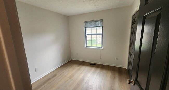 Building Photo - 1836 Queensbridge Cir