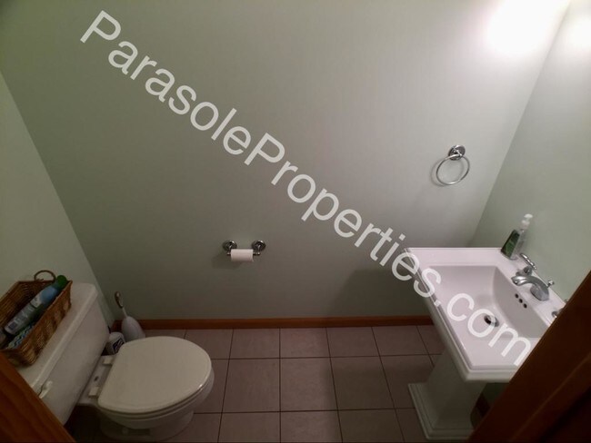 Foto del edificio - 678 Maple Grove Rd