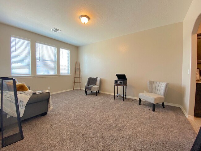 Building Photo - East El Paso 3 bed Refrig A/C