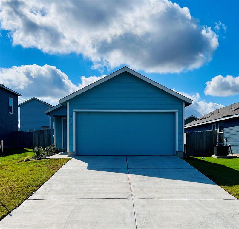 Foto principal - 716 Commander Abbott Dr
