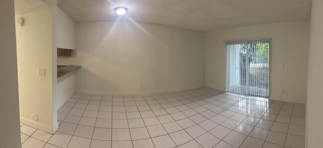 Building Photo - Charming 3 Bedroom 2 Bath