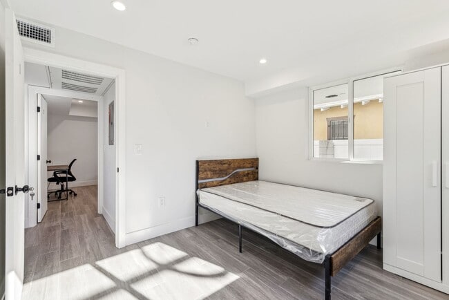 Interior Photo - MH 1314 W 35th Pl