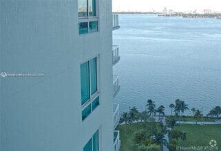 Building Photo - 1900 N Bayshore Dr