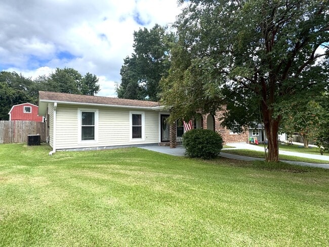 Building Photo - Spanish Style Remodeled Beauty!