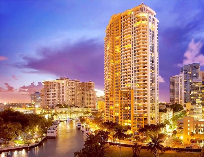 Building Photo - 2 br, 2.5 bath Condo - 411 N New River Dr E