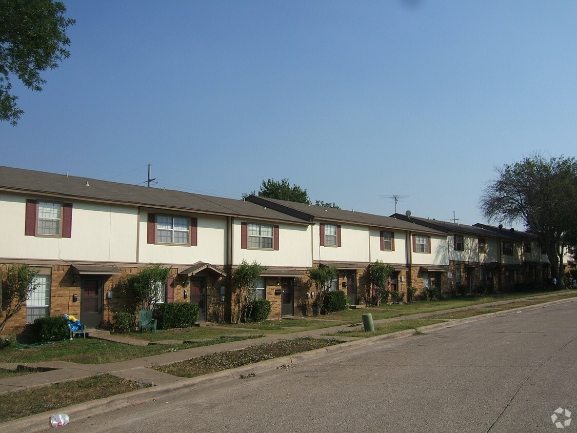Primary Photo - Candlewood Apartments