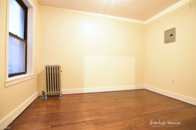 Building Photo - 2 br, 1 bath Apartment - 160 Claremont Ave