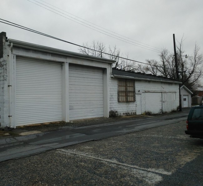 Building Photo - 655 S Potomac St