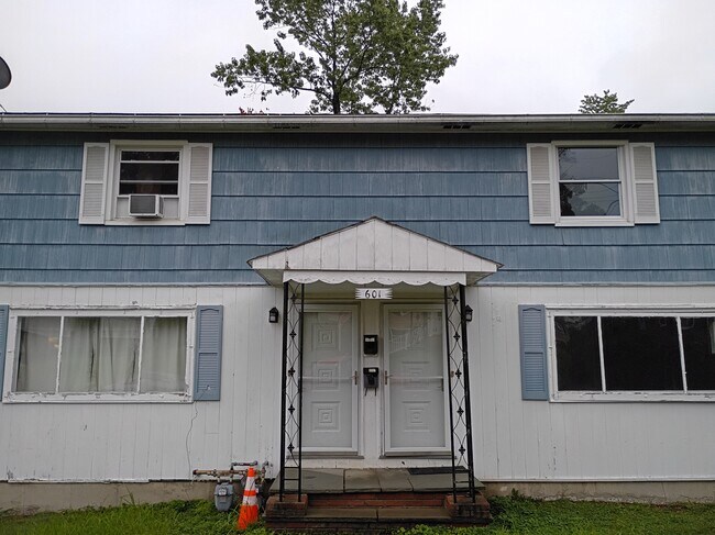 Front yard - 601 Zimmer Ave