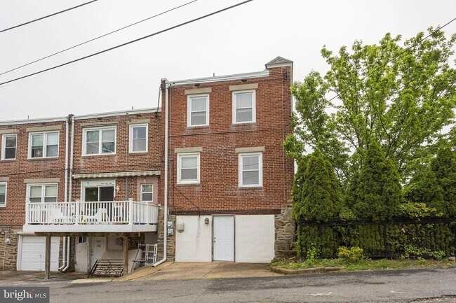 Foto del edificio - 2439 Cedar Ln