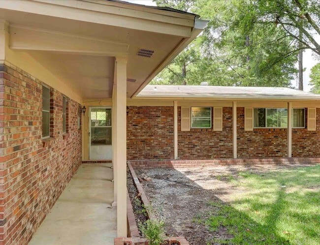 Building Photo - 202 Little John Trail
