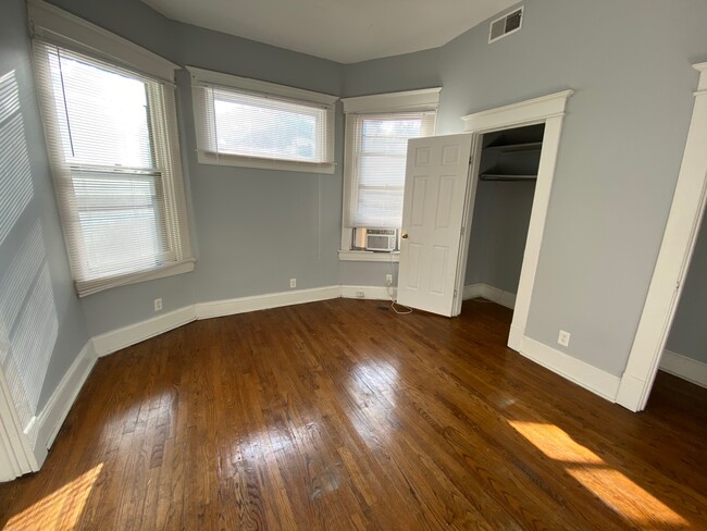 Building Photo - 214 E Ormsby Ave