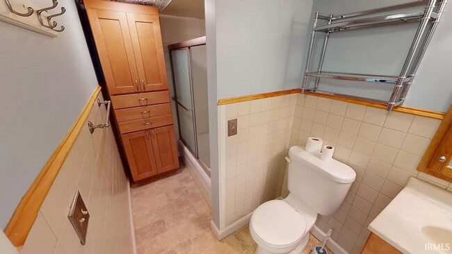 Bathroom - 913 N 20th St
