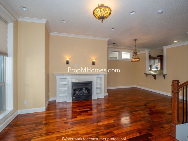 Building Photo - Stunning Upscale Two Bedroom Townhouse in North Portland - Prime Location!