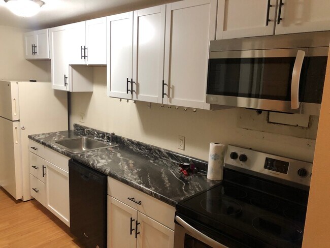 Building Photo - 5578 Pershing Ave