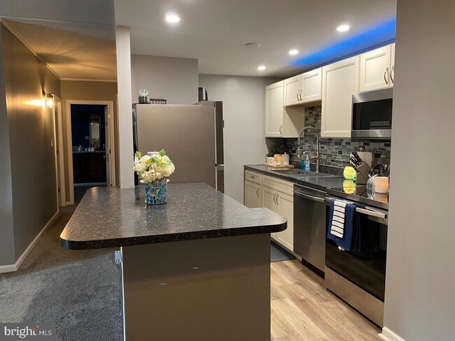 Building Photo - 27307 Valley Run Dr