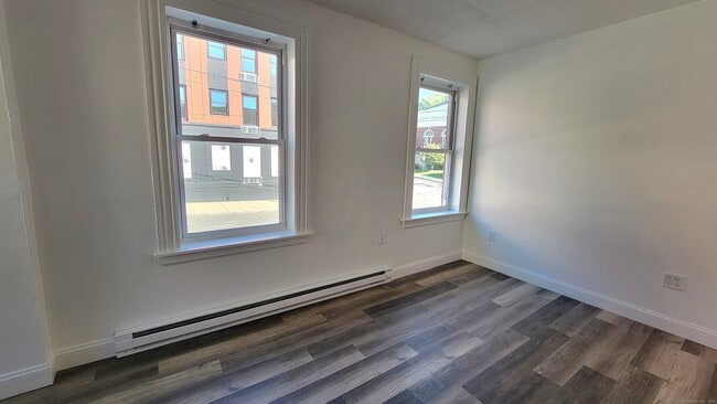 Building Photo - 255 Main St