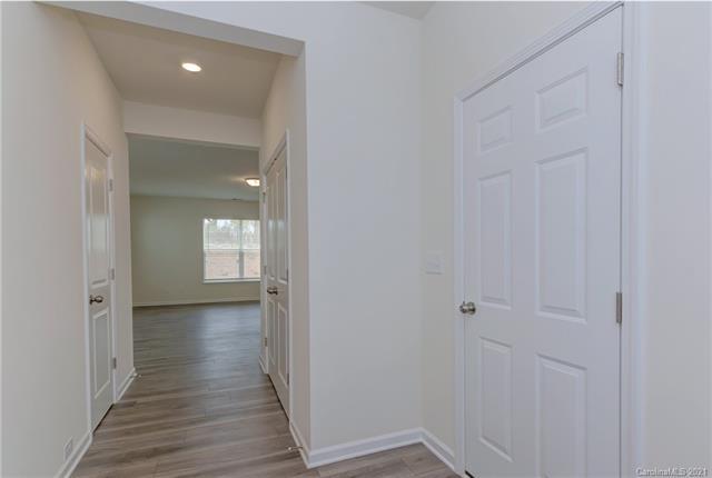 Foto del edificio - 2014 Laney Pond Rd