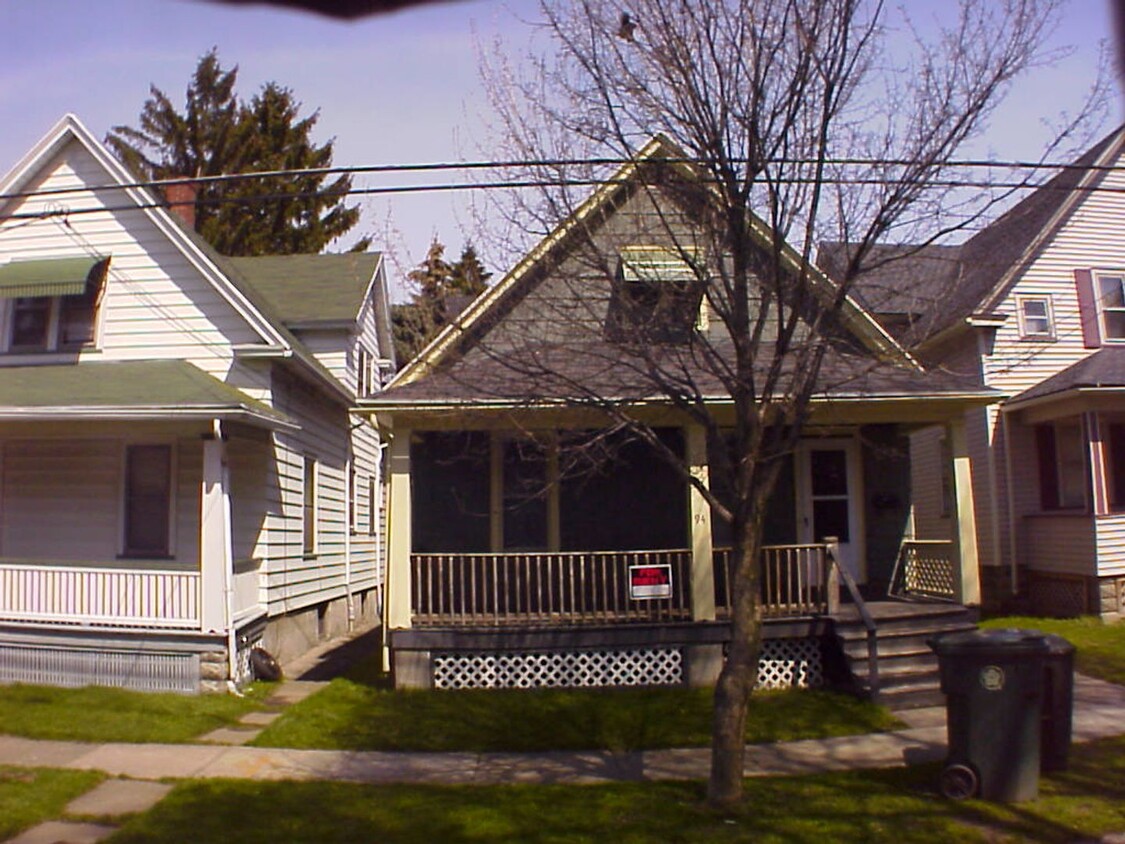 Primary Photo - 94 Sobieski St