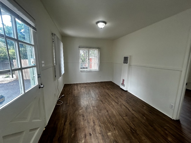 Building Photo - 1841 Mayflower Ave