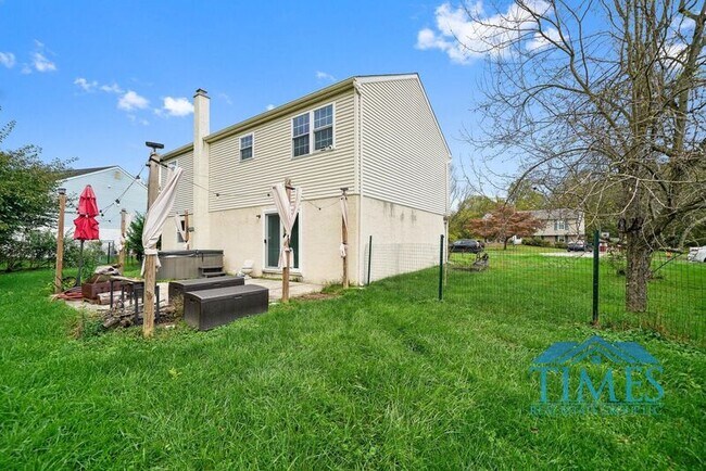 Building Photo - 256 Park Dr