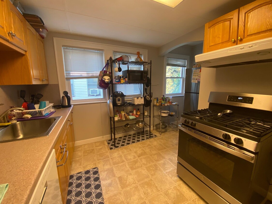 Primary Photo - 76 Endicott Ave