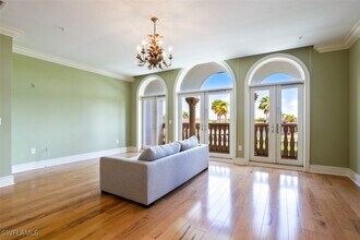 Building Photo - 900 5th Ave S