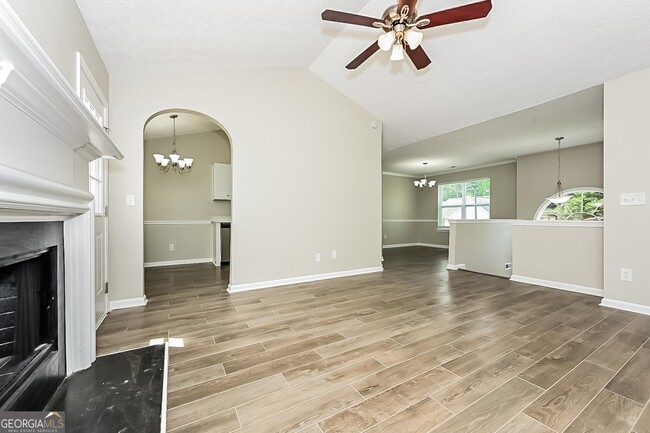 Foto del edificio - 350 Summer Hill Cir