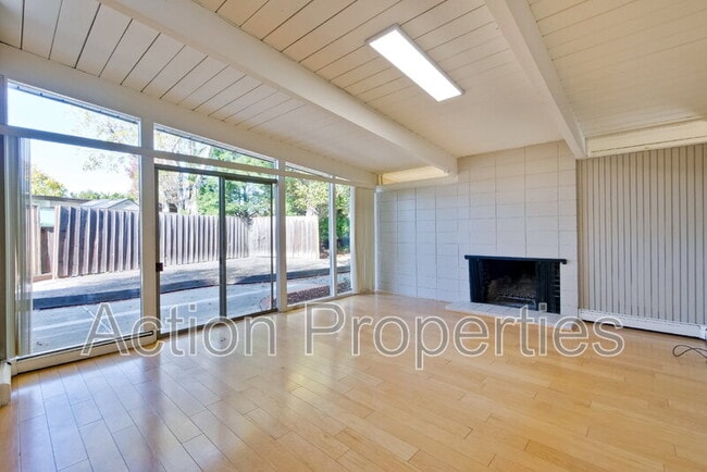 Foto del edificio - 3733 Carlson Cir