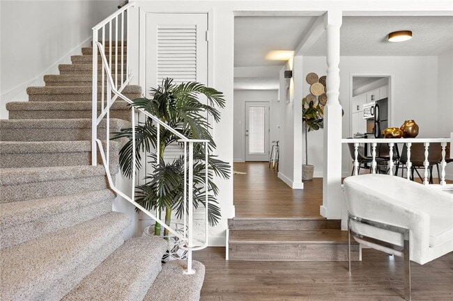 Building Photo - 907 E Oltorf St