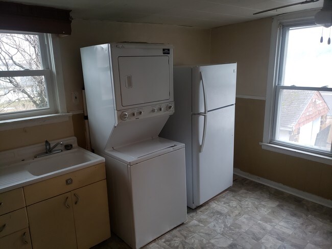 Building Photo - 454 Velde Ave