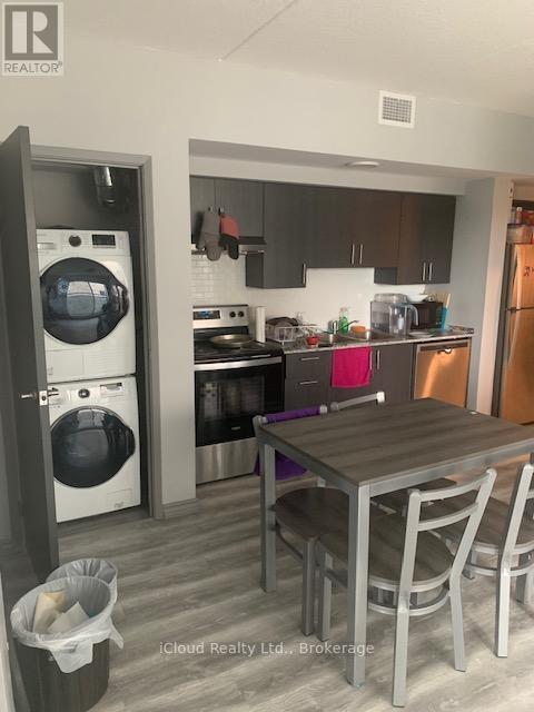 Building Photo - 275 Larch St