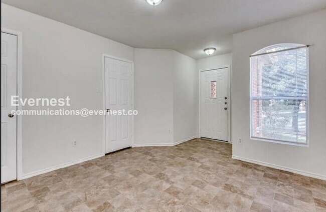 Foto del edificio - 5636 Liberton Ln
