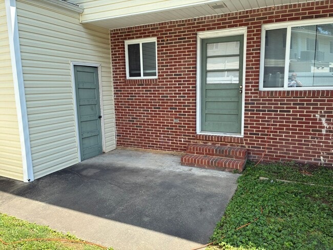 Building Photo - 2359 Champion Ct