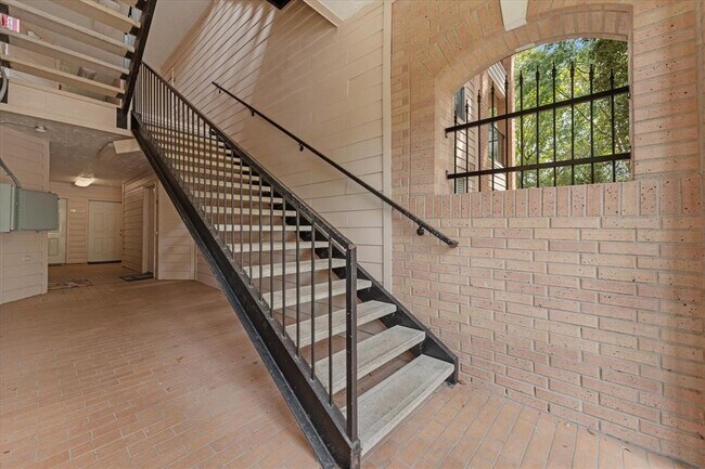 Foto del edificio - 8051 Bay Branch Dr