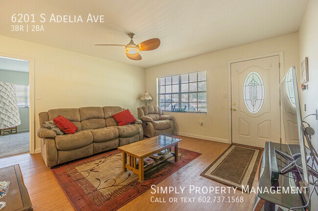 Building Photo - 3 Bedroom 2 bathroom home in Tampa!