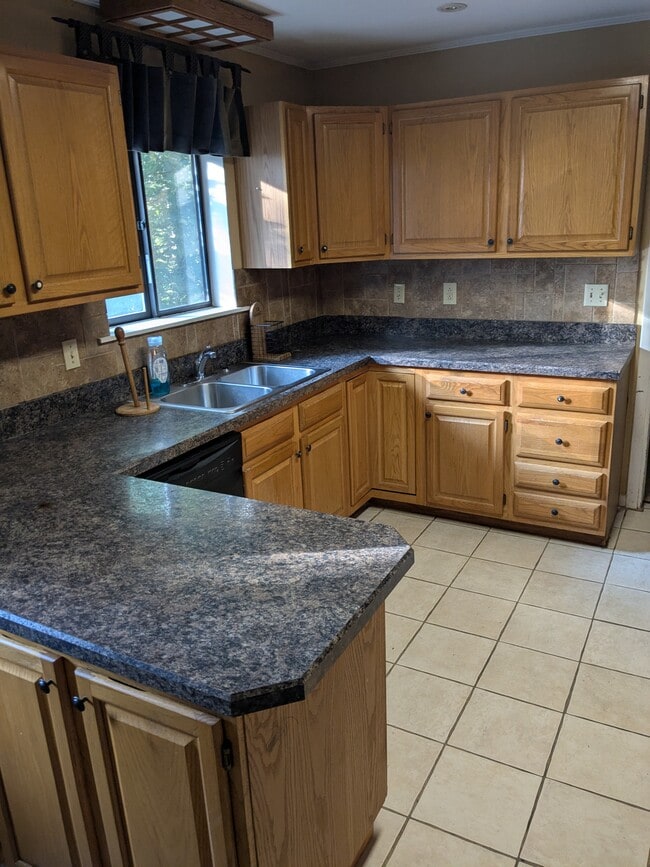 Foto del edificio - 746 W Highland Dr
