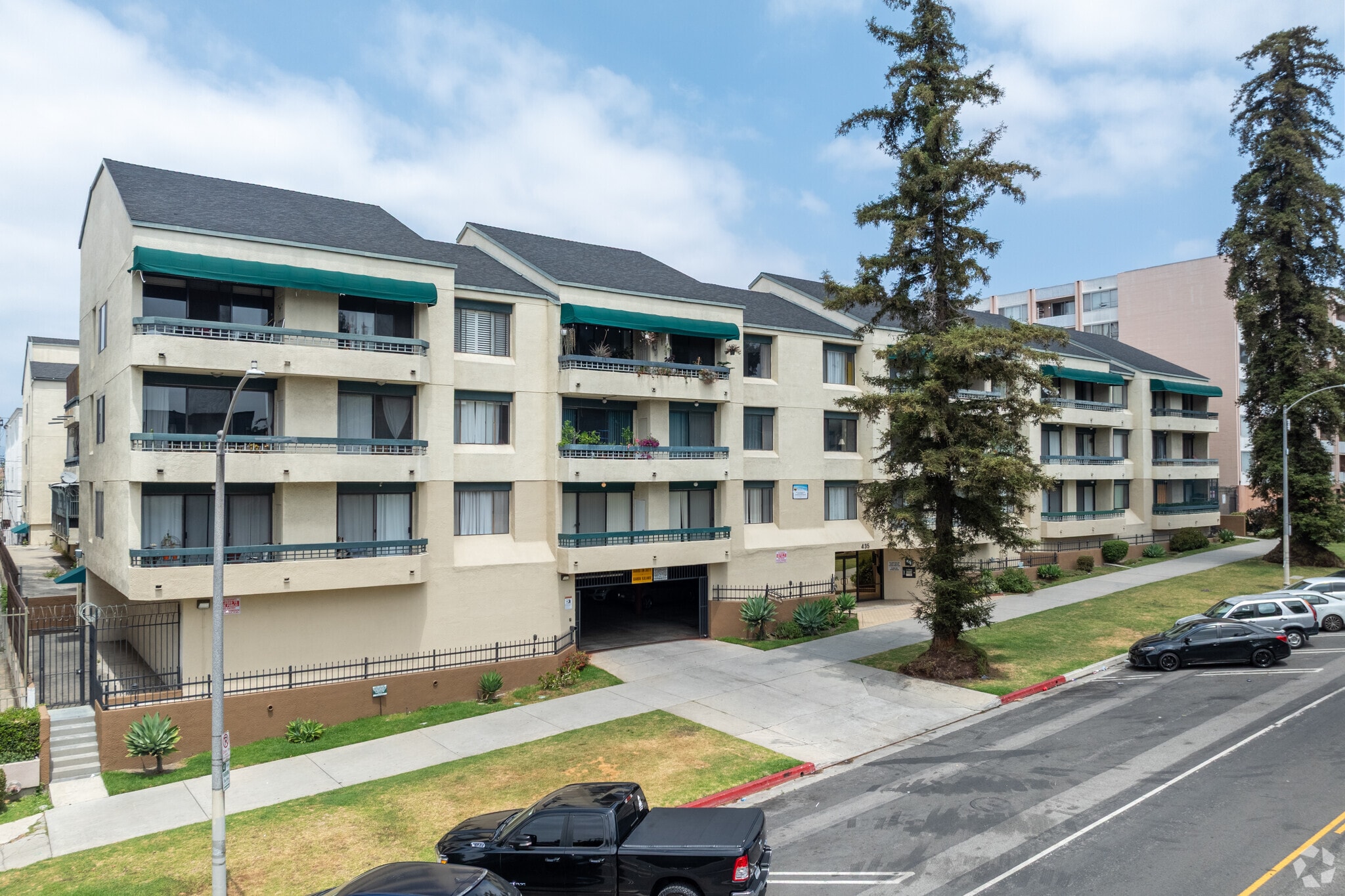 La Fayette Park Towers Condominiums