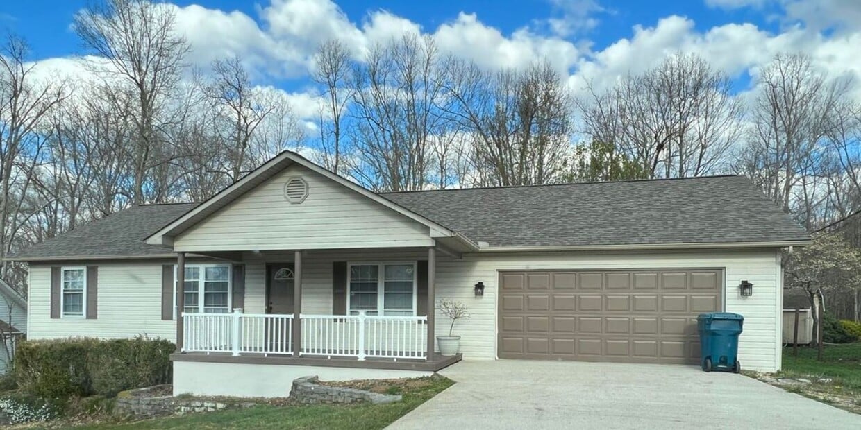 Primary Photo - IN TOWN Convenience * available for a 12 m...