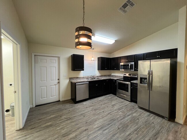Building Photo - CHARMING 3 Bedroom, 2 Bathroom Home in Oca...
