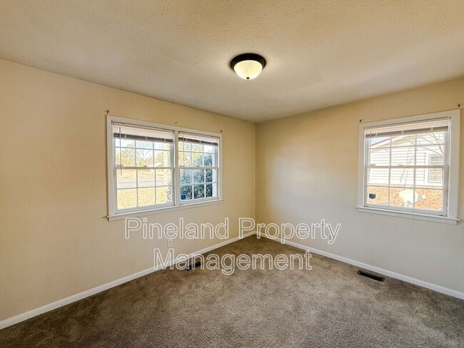 Foto del edificio - 3893 Cumberland Rd