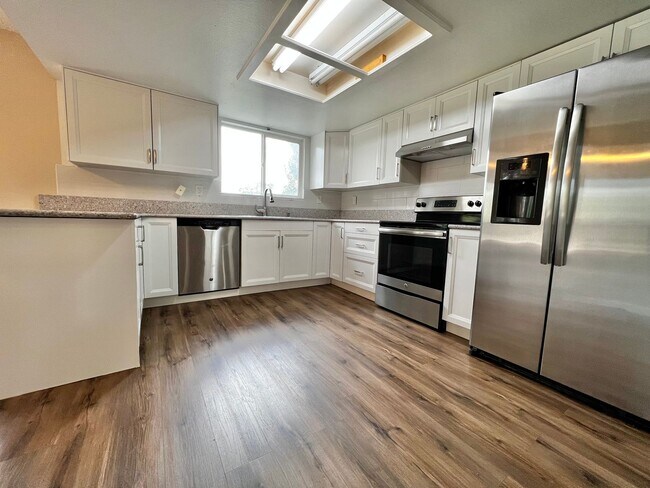 Foto del edificio - 3 Bedroom 1.5 Bathroom House in
