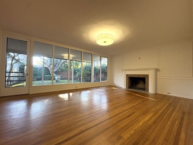 Building Photo - Beautiful Home in Crescent park, Palo Alto available now.