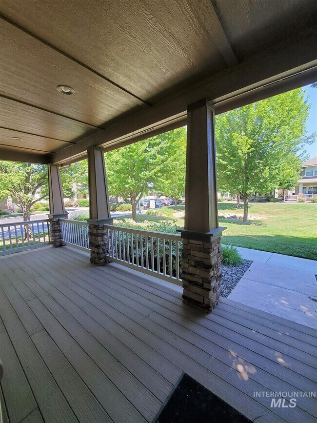 Building Photo - 994 E Winding Creek Dr
