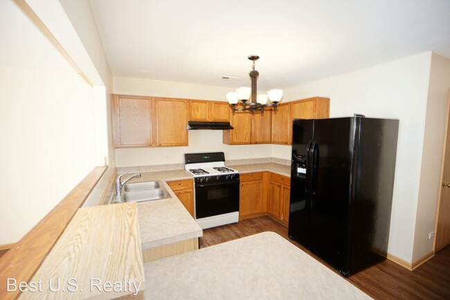 Building Photo - 2 br, 1 bath House - 724 Four Seasons Blvd.