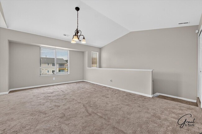 Building Photo - $1295 2 bedroom upper condo