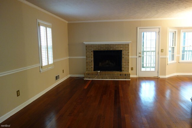 Building Photo - 508 Karen Ln