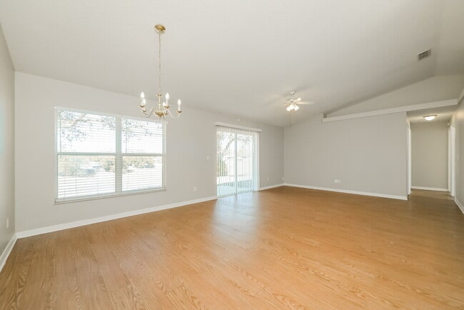 Foto del edificio - 11838 Foxglove Dr