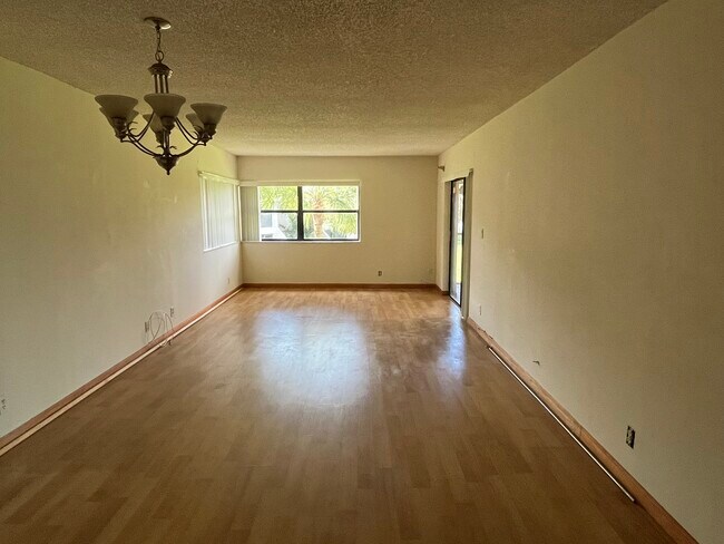 Foto del edificio - 220 Lakeview Dr